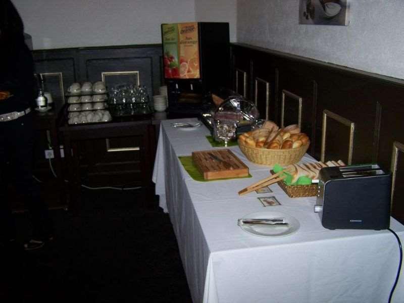 Brit Hotel Confort Auclair Gueret Restaurant photo