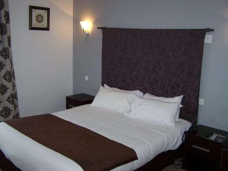 Brit Hotel Confort Auclair Gueret Room photo